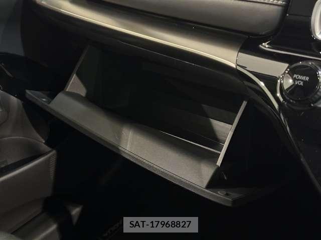 Toyota AQUA 2021-08 6988479-24