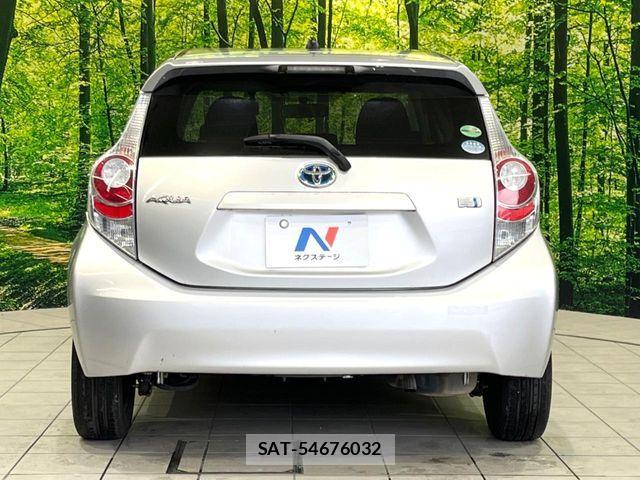 Toyota AQUA 2013-07 6988812-13