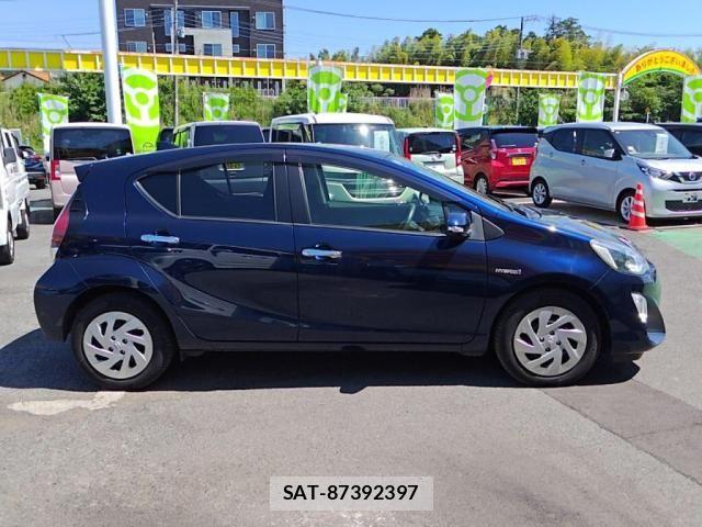 Toyota AQUA 2016-12 6988487-9