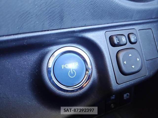 Toyota AQUA 2016-12 6988487-15