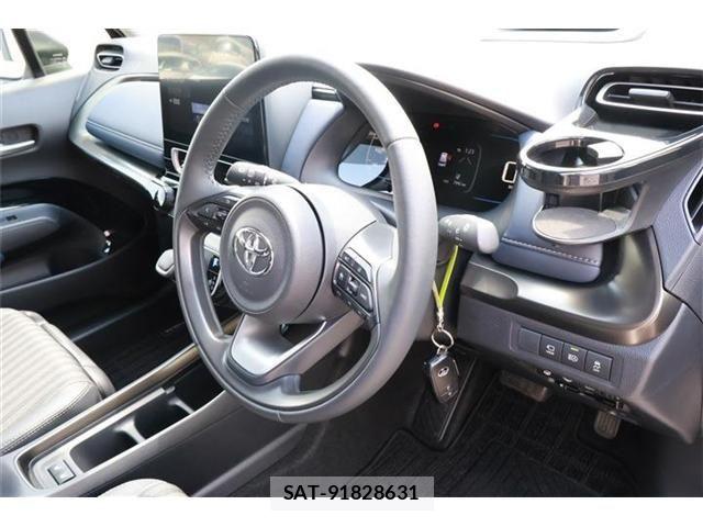 Toyota AQUA 2025-06 6988394-8