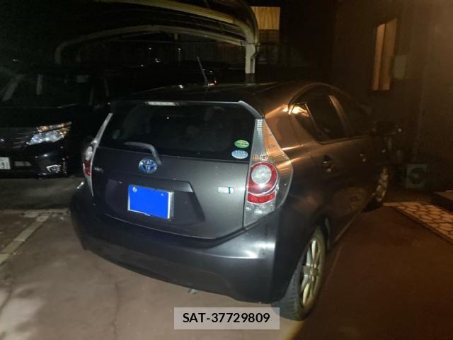 Toyota AQUA 2013-06 7020020-1