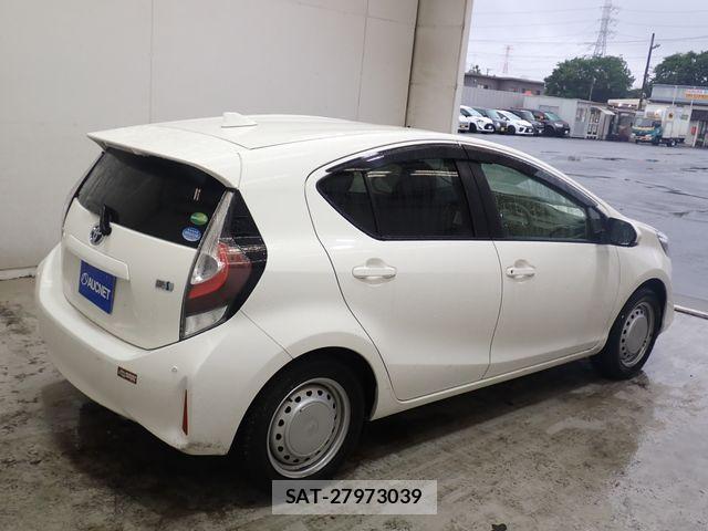 Toyota AQUA 2021-05 7020007-7