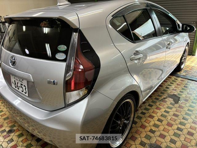 Toyota AQUA 2017-04 7020012-4