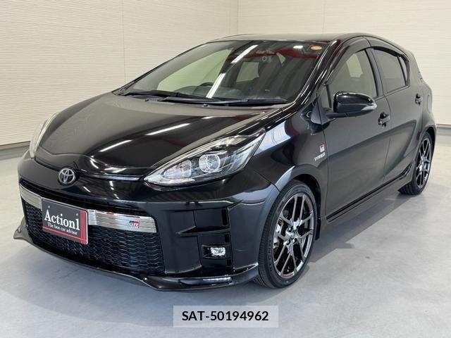 Toyota AQUA 2018-03 7057411-0