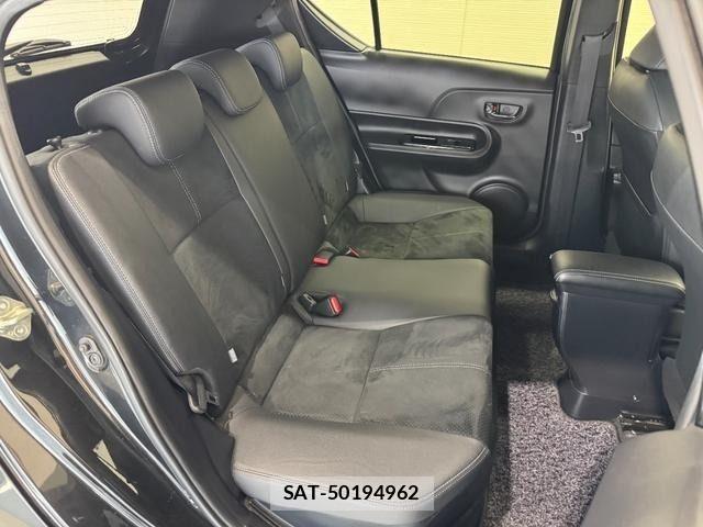Toyota AQUA 2018-03 7057411-9