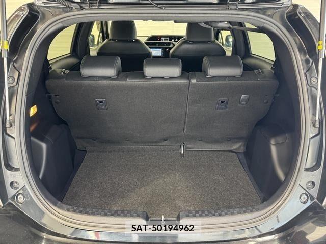 Toyota AQUA 2018-03 7057411-10