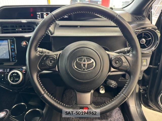 Toyota AQUA 2018-03 7057411-11