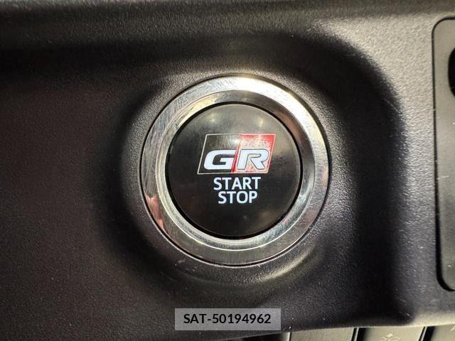 Toyota AQUA 2018-03 7057411-14