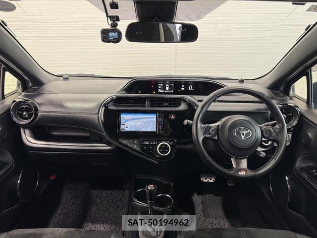 Toyota AQUA 2018-03 7057411-1