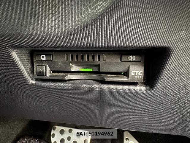 Toyota AQUA 2018-03 7057411-19