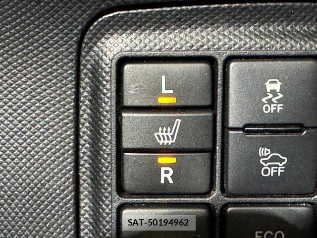 Toyota AQUA 2018-03 7057411-21