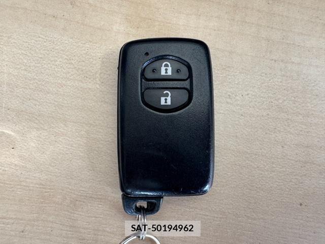 Toyota AQUA 2018-03 7057411-29