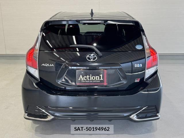 Toyota AQUA 2018-03 7057411-4