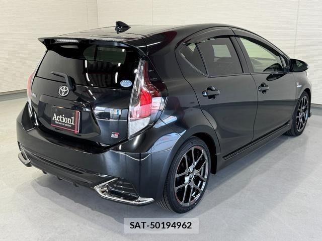 Toyota AQUA 2018-03 7057411-5