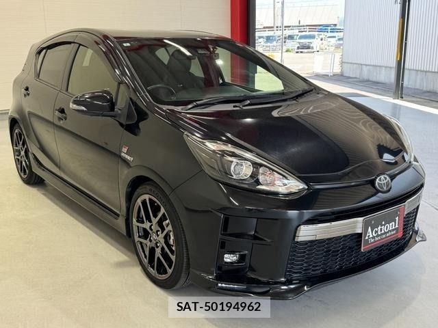 Toyota AQUA 2018-03 7057411-6