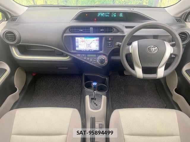 Toyota AQUA 2013-09 7057451-1