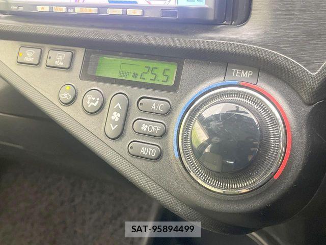 Toyota AQUA 2013-09 7057451-4