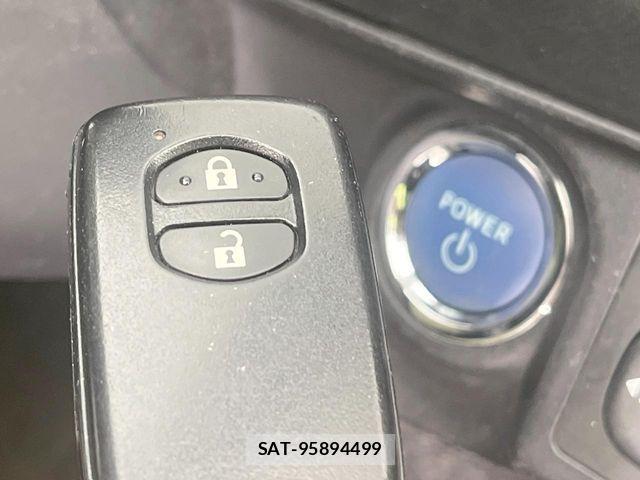 Toyota AQUA 2013-09 7057451-5