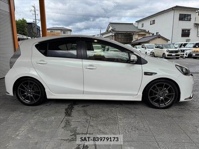 Toyota AQUA 2014-04 7057425-10