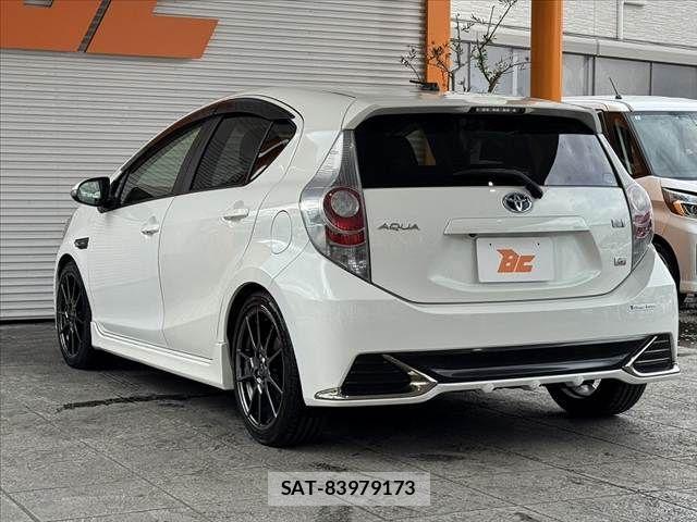 Toyota AQUA 2014-04 7057425-12