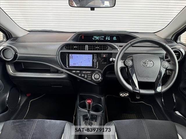 Toyota AQUA 2014-04 7057425-1