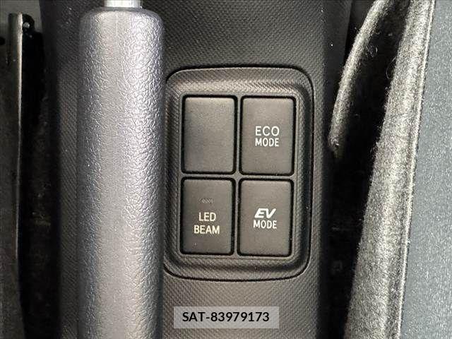 Toyota AQUA 2014-04 7057425-5
