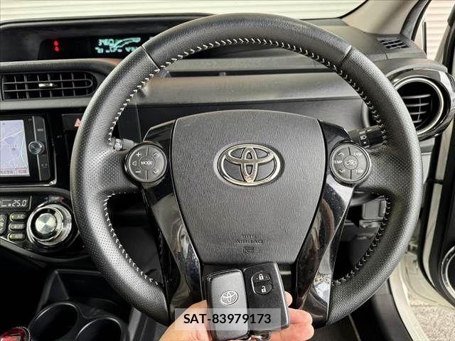 Toyota AQUA 2014-04 7057425-6