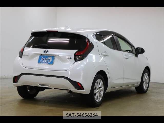 Toyota AQUA 2022-01 7057412-18