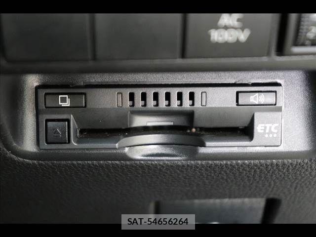 Toyota AQUA 2022-01 7057412-5