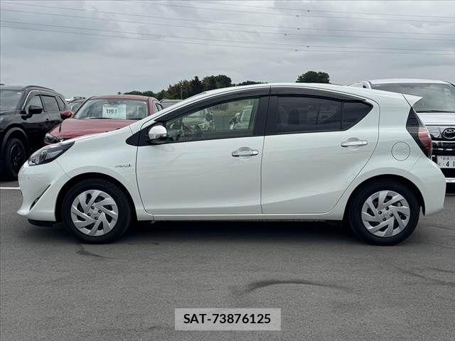 Toyota AQUA 2018-02 7057418-10