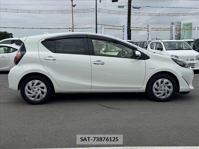 Toyota AQUA 2018-02 7057418-11