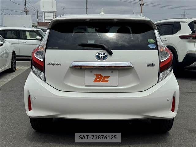 Toyota AQUA 2018-02 7057418-13