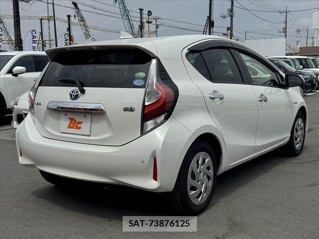 Toyota AQUA 2018-02 7057418-14