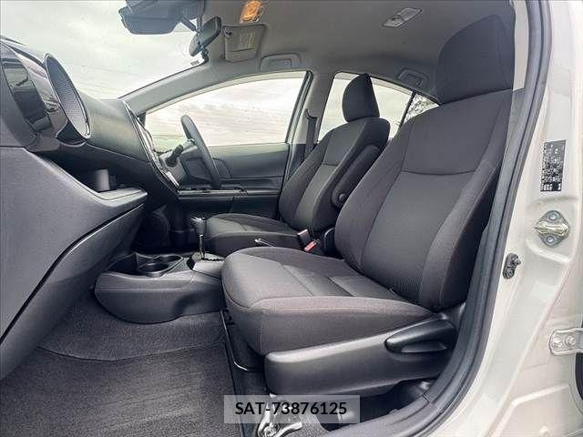 Toyota AQUA 2018-02 7057418-16