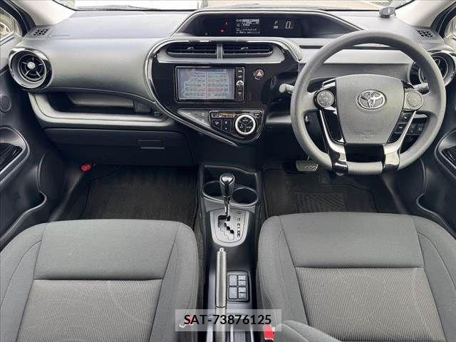 Toyota AQUA 2018-02 7057418-1
