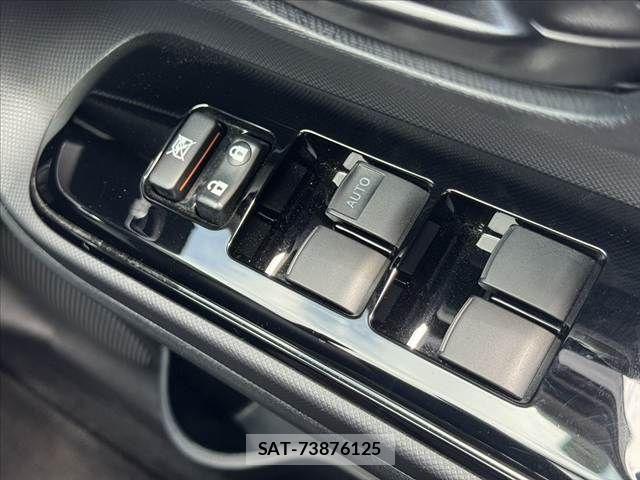 Toyota AQUA 2018-02 7057418-22