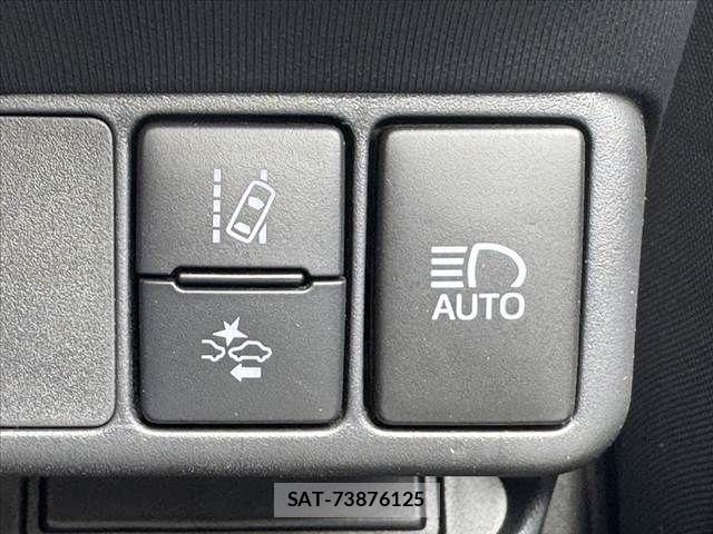 Toyota AQUA 2018-02 7057418-23
