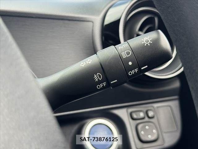 Toyota AQUA 2018-02 7057418-28