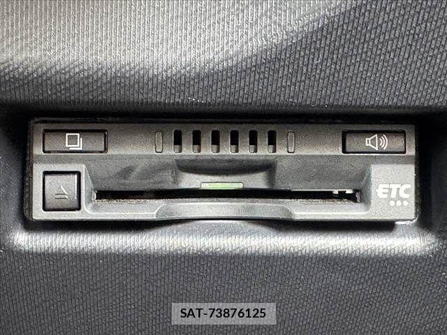 Toyota AQUA 2018-02 7057418-4