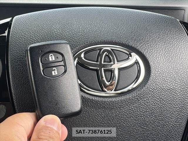 Toyota AQUA 2018-02 7057418-6