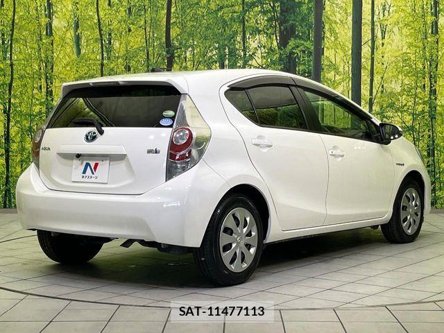 Toyota AQUA 2015-01 7057436-16