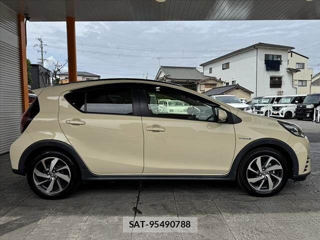 Toyota AQUA 2019-09 7057409-11