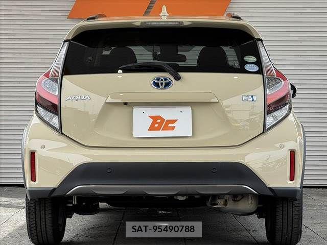 Toyota AQUA 2019-09 7057409-13