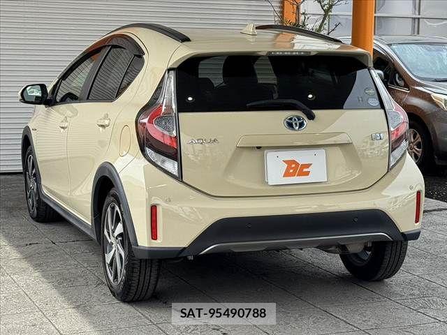 Toyota AQUA 2019-09 7057409-14