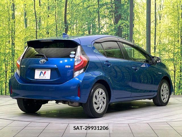 Toyota AQUA 2017-06 7057438-16