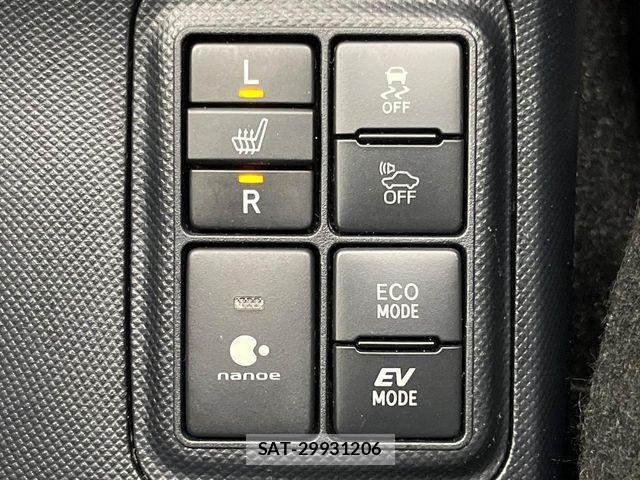 Toyota AQUA 2017-06 7057438-5