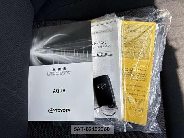 Toyota AQUA 2021-05 7057428-26