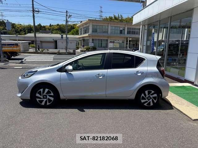 Toyota AQUA 2021-05 7057428-3