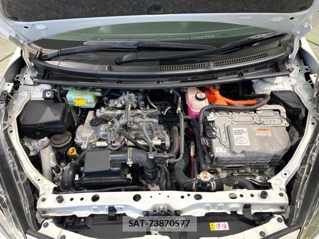 Toyota AQUA 2018-03 7057426-17